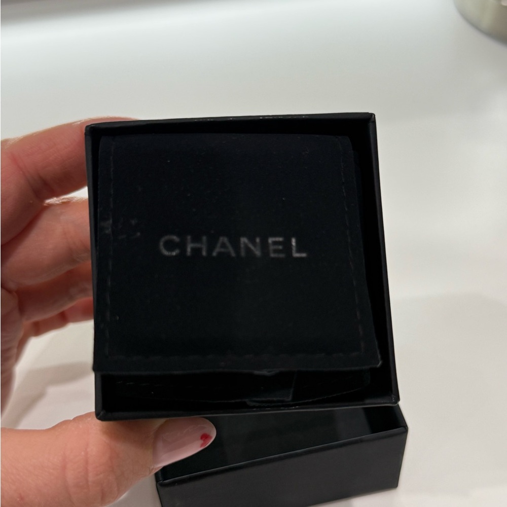 CHANEL Silver and Pearl Drop Earrings - Picture 2 of 3